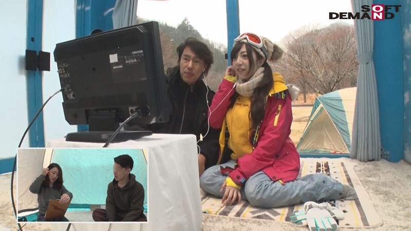 マジックミラー号 ゲレンデに来ていた幸せいっぱい新婚カップルナンパ 旦那が目の前で浮気 その様子を見て悲しんでいる奥さんを口説き 旦那までミラー 越し３０ｃｍの距離で寝取って声を押し殺せないほどイカせる Tsutaya ツタヤ R18のエロ動画